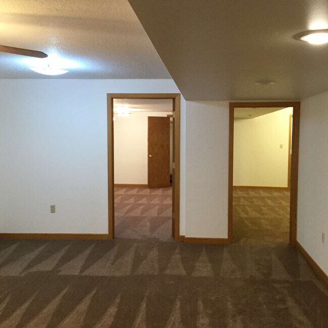 Building Photo - 7221 Hyperion Point Dr