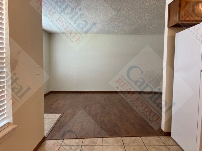 Building Photo - 1322 Glen Oaks Ct