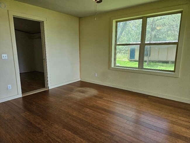 Building Photo - 127 Iroquois Dr