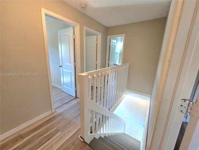 Building Photo - 121 San Remo Blvd