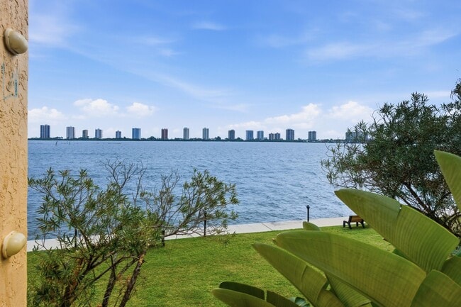 Building Photo - 1155 Lake Shore Dr