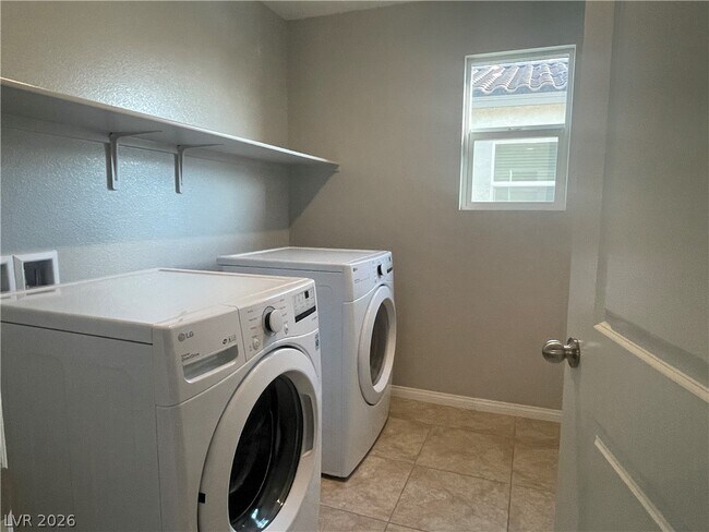 Building Photo - 4749 Prizewinner St