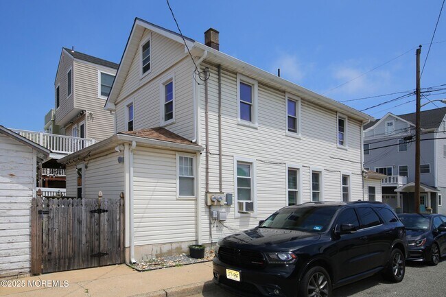 Building Photo - 48 Barberie Ave