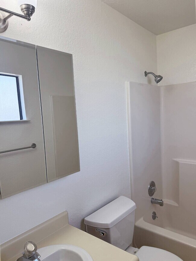 Building Photo - 2BD/2BA Single-Level Home Near Sonoma Plaza | Available Now.