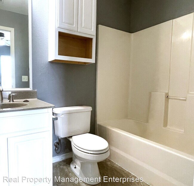 Building Photo - 3 br, 2 bath House - 15601 Acacia Rd