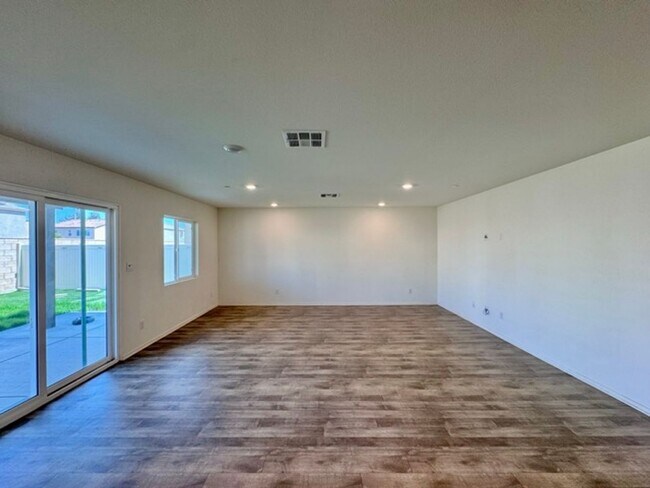 Building Photo - Newly built 4 bedroom Winchester home for ...