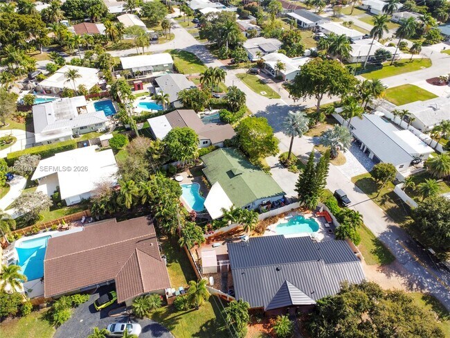 Building Photo - 1561 NE 47th St