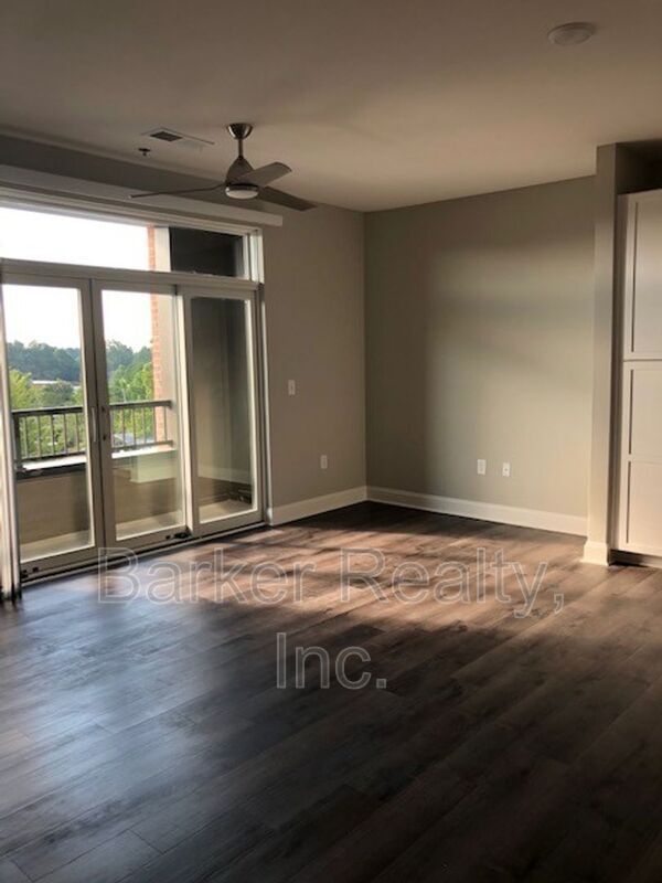 Building Photo - 414 S White St