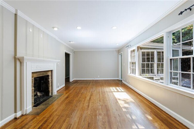 Building Photo - 2311 Pembrook Pl NE