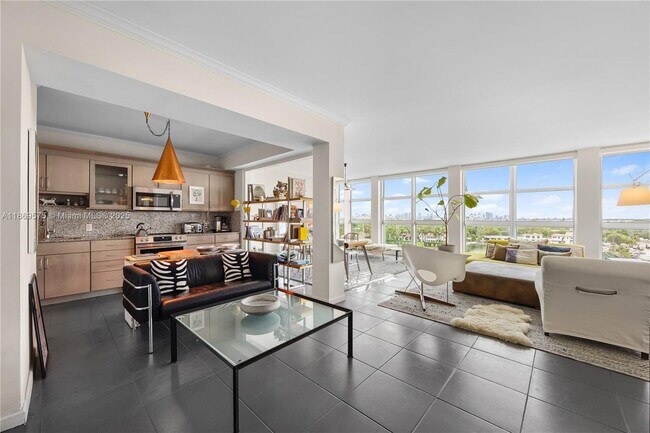 Building Photo - 5055 Collins Ave