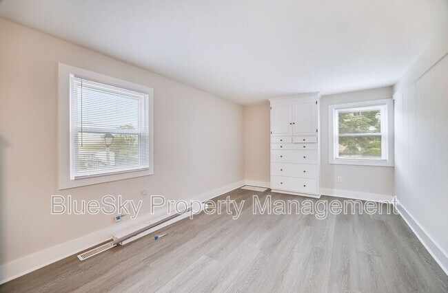 Building Photo - 1000 Monticello Rd