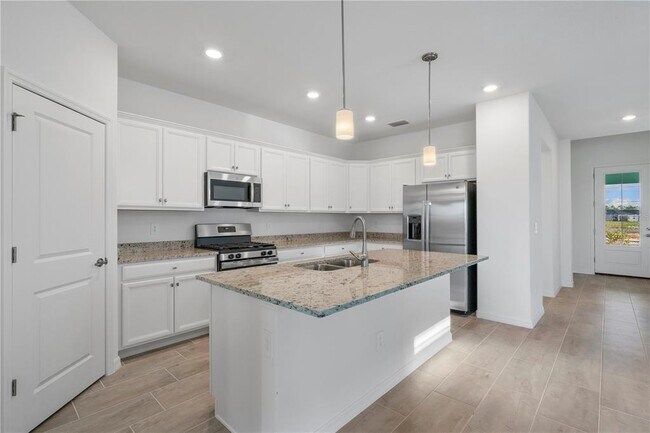 Building Photo - 43521 Treadway Dr
