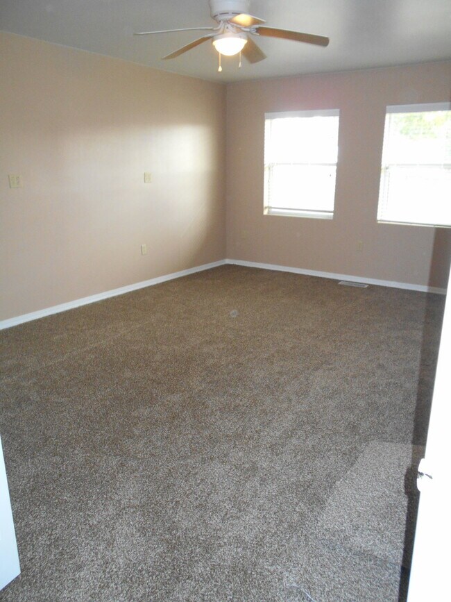 Building Photo - 3BR/2BA home.