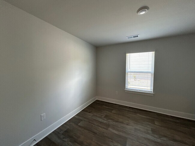 Building Photo - 1237 Pampas Grass Dr