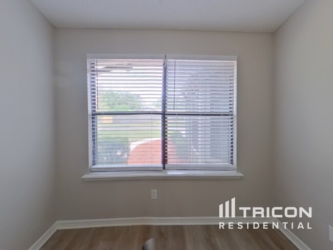 Building Photo - 6466 Diamond Leaf Ct N