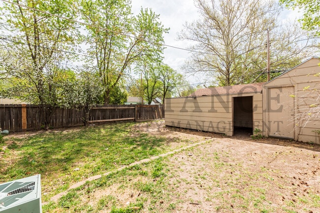 Building Photo - 2903 W Douglas Ave