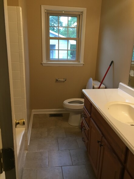 Building Photo - 1722 Shiloh Dr