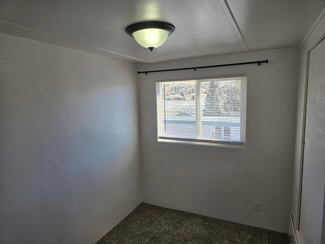 Building Photo - 419 W Golden Ave