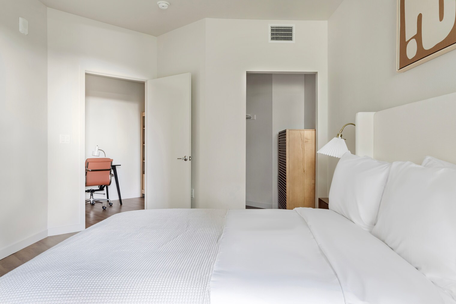 Building Photo - 2333 Calle Del Mundo