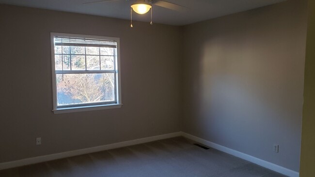 Building Photo - 2Bd 2.5 Ba $1250