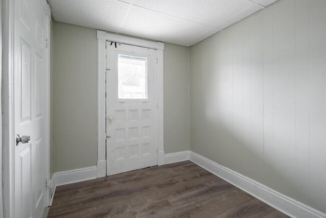 Building Photo - 140 5th Ave