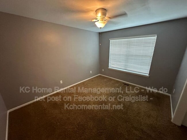 Building Photo - 625 NW Rosaceae Dr