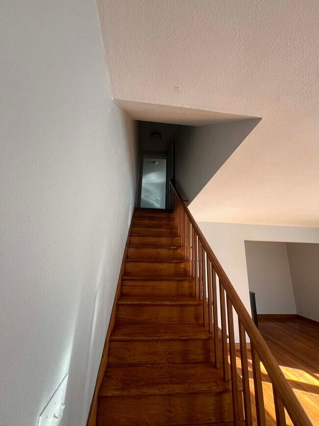 Building Photo - 214 Olive St