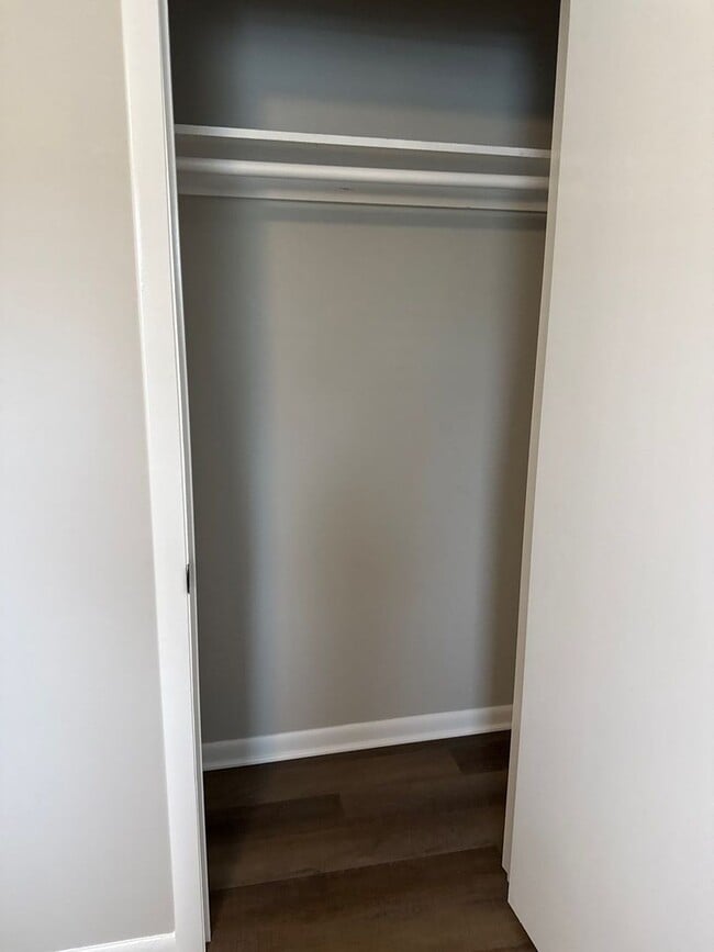 Building Photo - Charming Single-Level 3 Bedroom Home with Backyard and Pet-Friendly Living