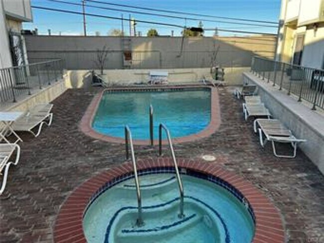 Building Photo - 22865 Del Valle St