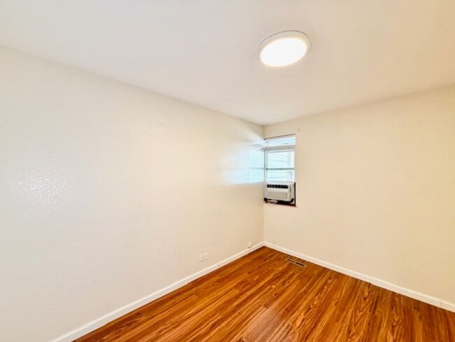 Building Photo - Del Mar Brick Ranch