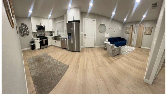 Building Photo - 321 W Park Ave