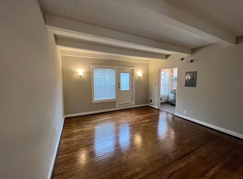 Building Photo - 421 Summit Ave E