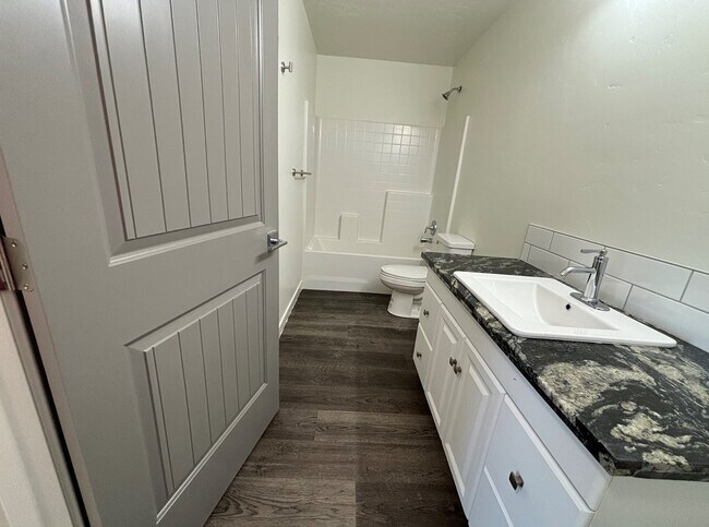 Building Photo - Powerline Townhomes