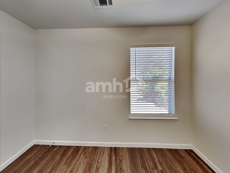 Building Photo - 16778 Fallen Timbers Dr