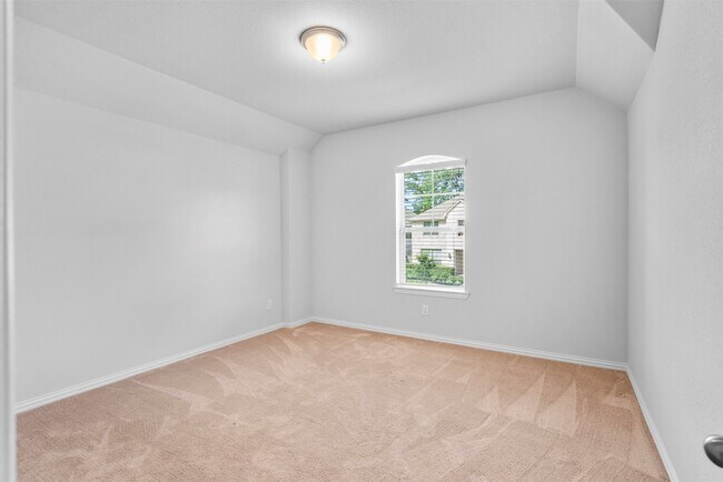 Building Photo - 148 Gray Pne Grv
