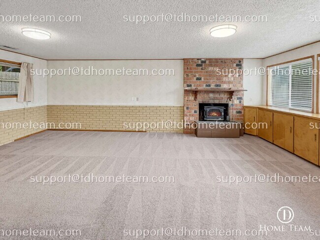 Building Photo - "Spacious 4-Bed Oasis with Granite Touches & Finished Basement in Renton!"