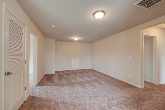 Building Photo - Gorgeous 4BR/2.5BA+Bonus executive home for lease in M'boro now! Triple Rockvale schools!