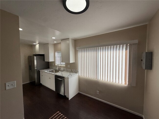 Building Photo - 256 Euclid Pl