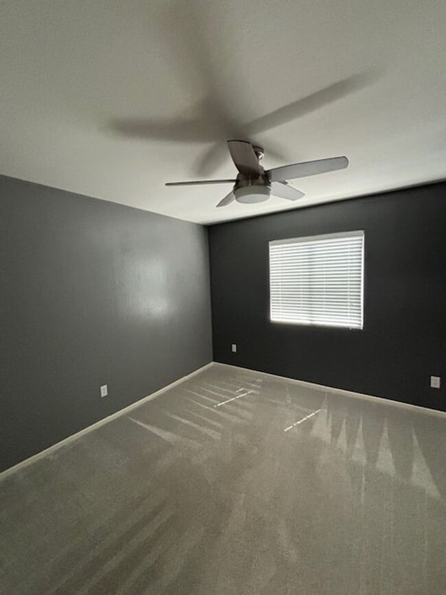 Building Photo - Clean 3 Bedroom / 2 Bathroom Home in Rosed...