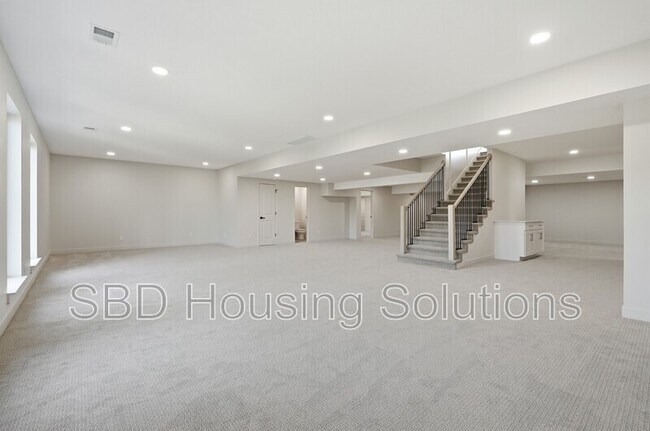 Building Photo - 1412 NE Ernest Way