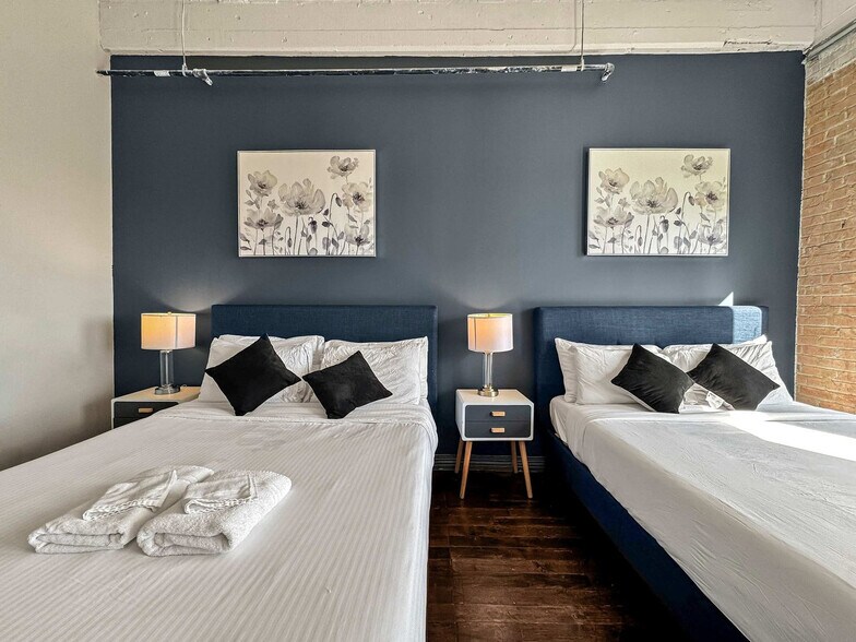 Building Photo - 555 Evergreen St