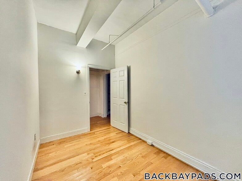Building Photo - 6 Marlborough St