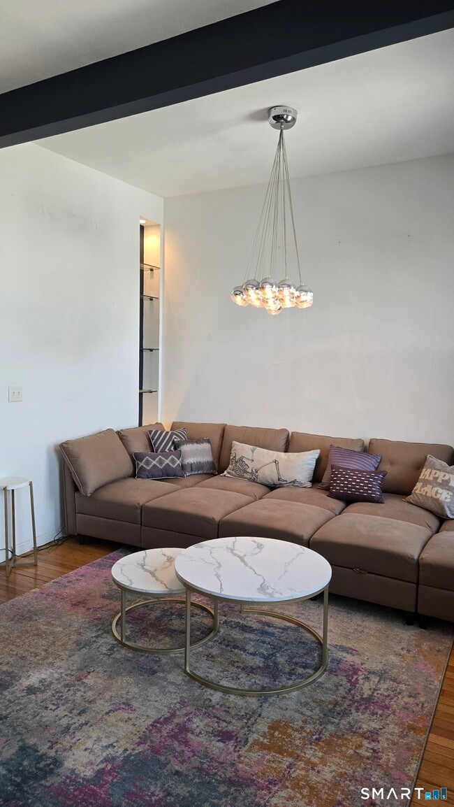 Building Photo - 556 Chapel St