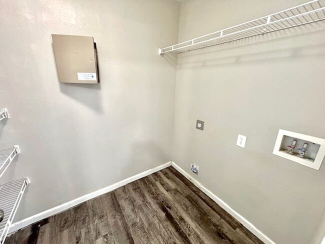 Building Photo - 228 Dormont Dr NE