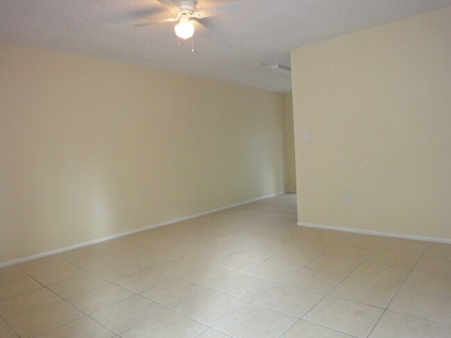 Building Photo - 2/1, 10117 N ASTER AVE UNIT A CLEAN BIG Ba...