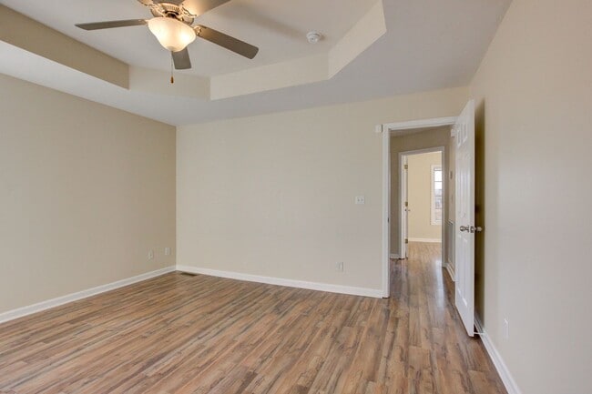 Building Photo - 3 bed 2 bath in the heart of St. B.  Fresh Paint.  Clean and Ready for You.