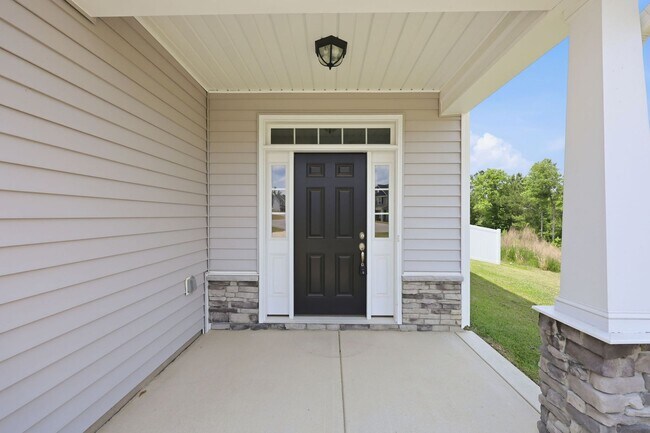 Building Photo - Like new single family home in Cameron, NC!