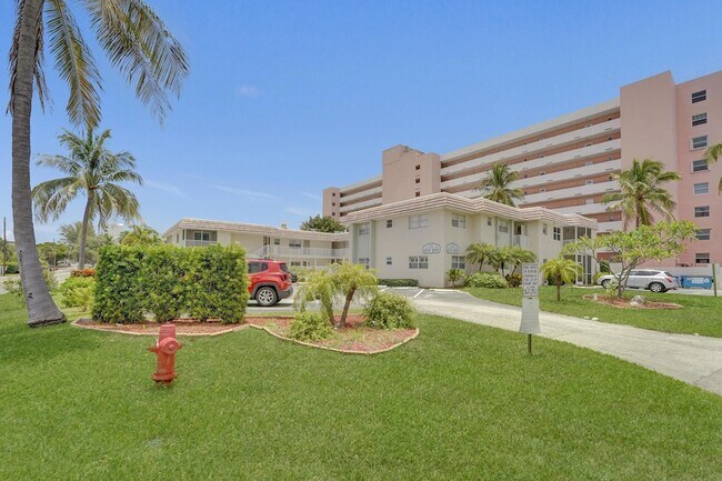 Building Photo - 1450 N Riverside Dr