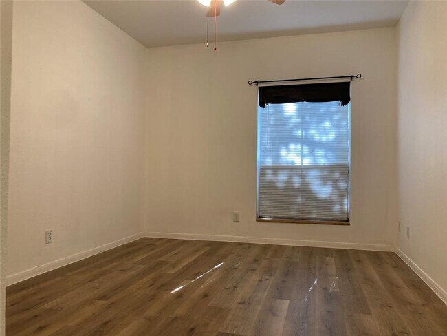 Building Photo - 6500 Harbor Town Dr