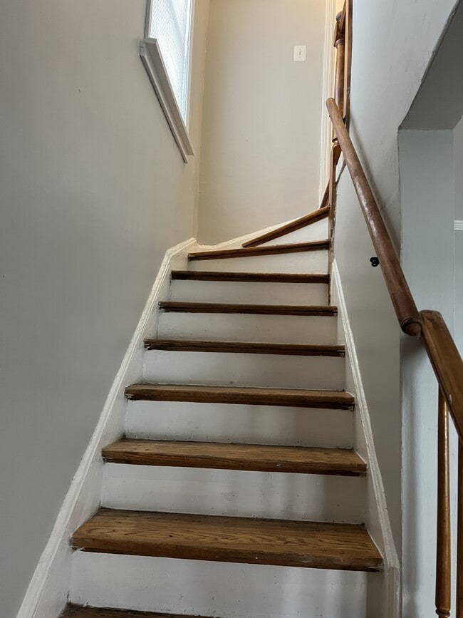 Building Photo - 9819 S Clyde Ave